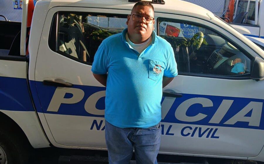 Capturado motorista de microbús tras dañar espejo de camión en San Salvador