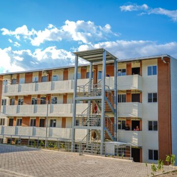 Entregan complejo habitacional a 80 familias que vivían en zonas de alto riesgo