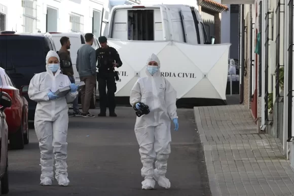 Hallan restos de mujer desaparecida hace casi nueve años en patio de vecinos en España